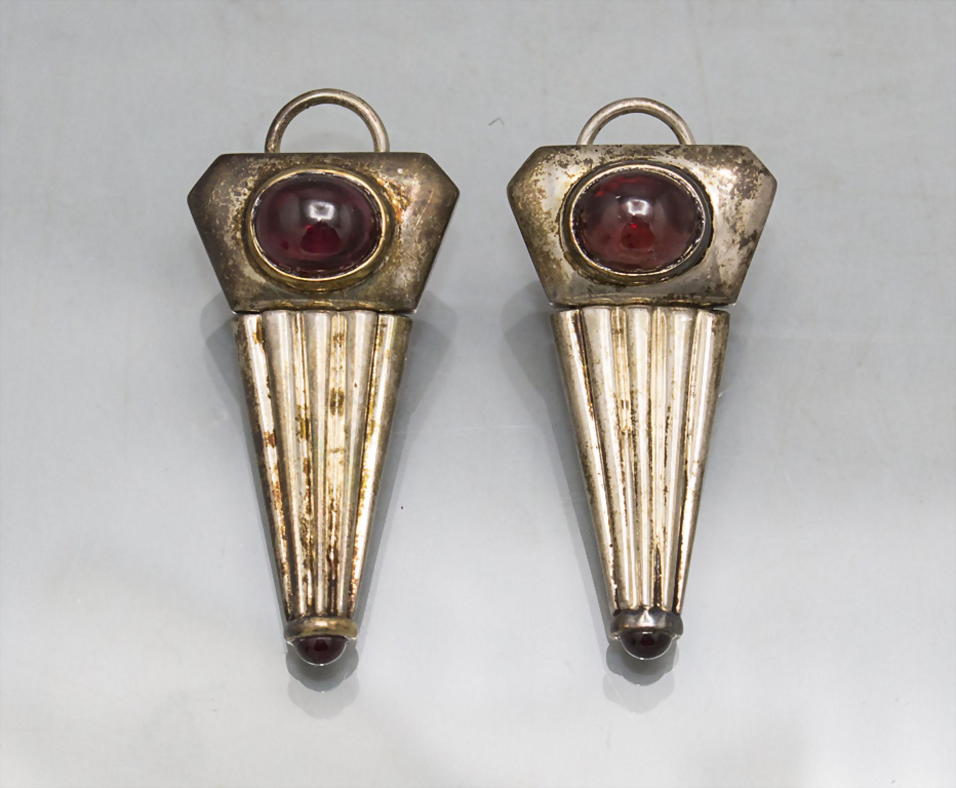 Paar Ohrclips mit roten Steinen - Image 2 of 3