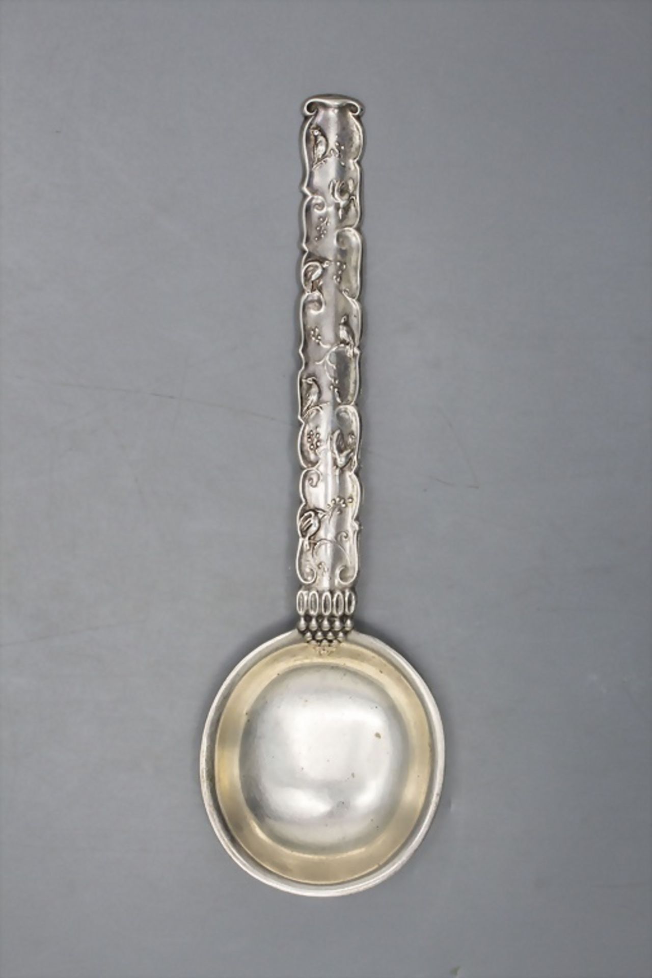 Art Déco Sahnelöffel mit Vogeldekor / An Art Deco silver serving spoon with birds, Bruckmann & ...