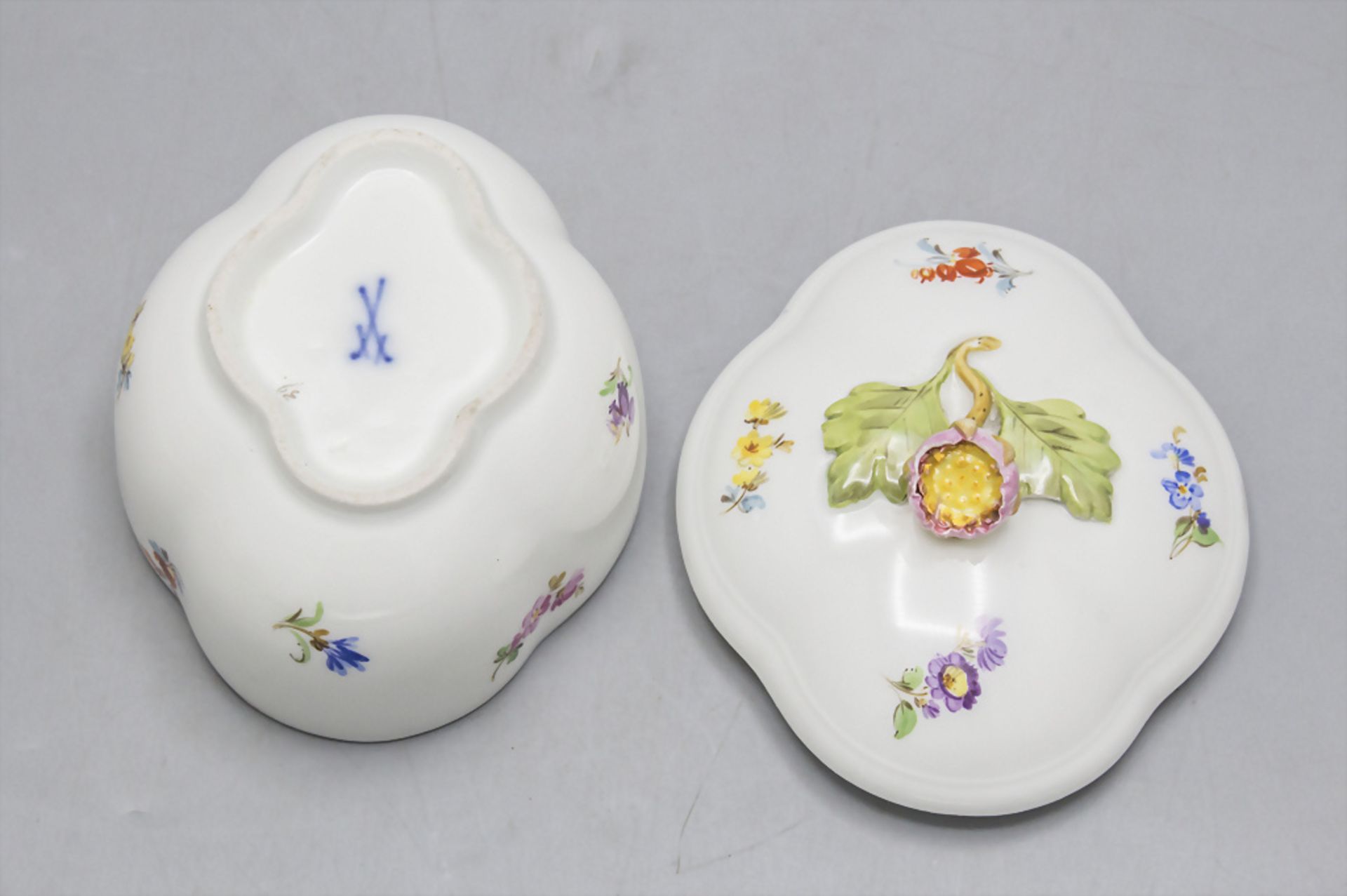 Zuckerdose mit einer Aster / A sugar bowl with an aster, Meissen, um 1880 - Image 5 of 5