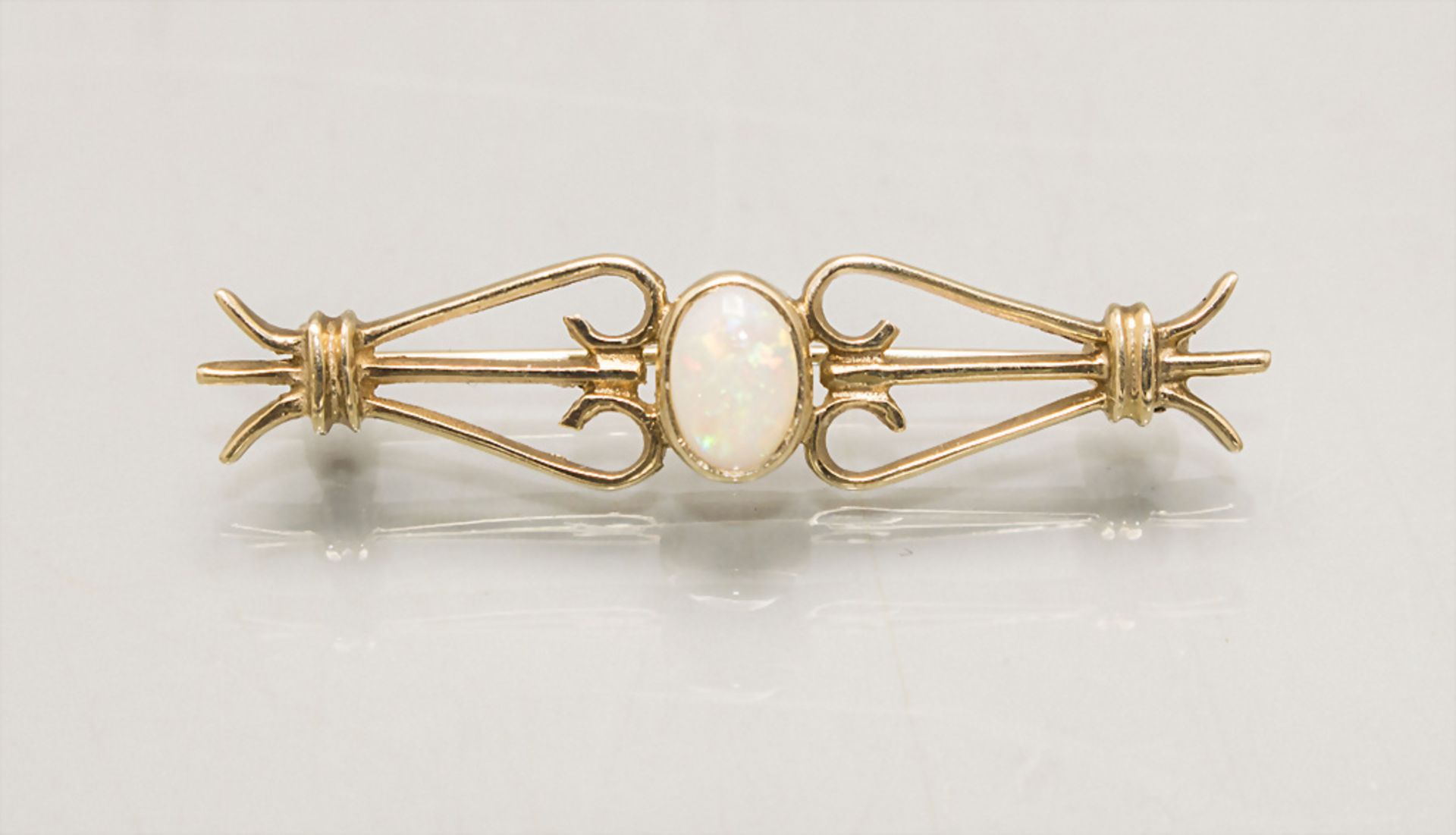 Jugendstil Goldbrosche mit Opal / A 9 ct Art Nouveau gold brooch with opal, England, Anfang 20. Jh.