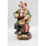 Holzskulptur 'Clown mit Trommel' / A wooden sculpture of a clown with drum, Oswald Dörr, 20. Jh.