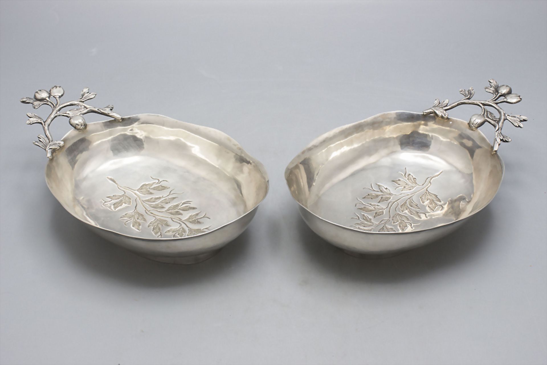 Paar dekorative Anbietschalen / A pair of decorative silver serving dishes, Paillard Frères, ...