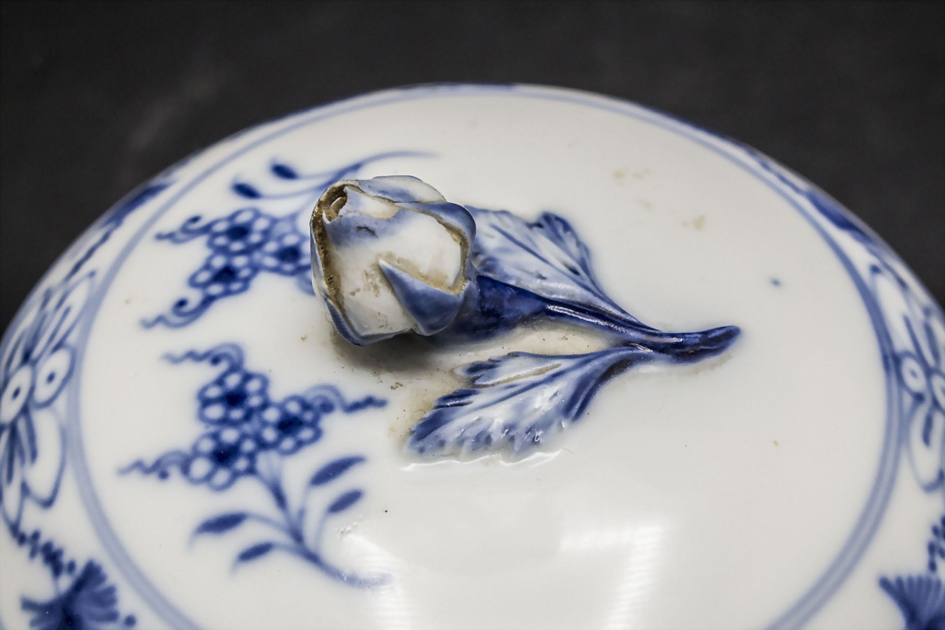 Zuckerdose mit Zwiebelmuster / A lidded sugar bowl with Onion pattern, Meissen, um 1860 - Bild 4 aus 5