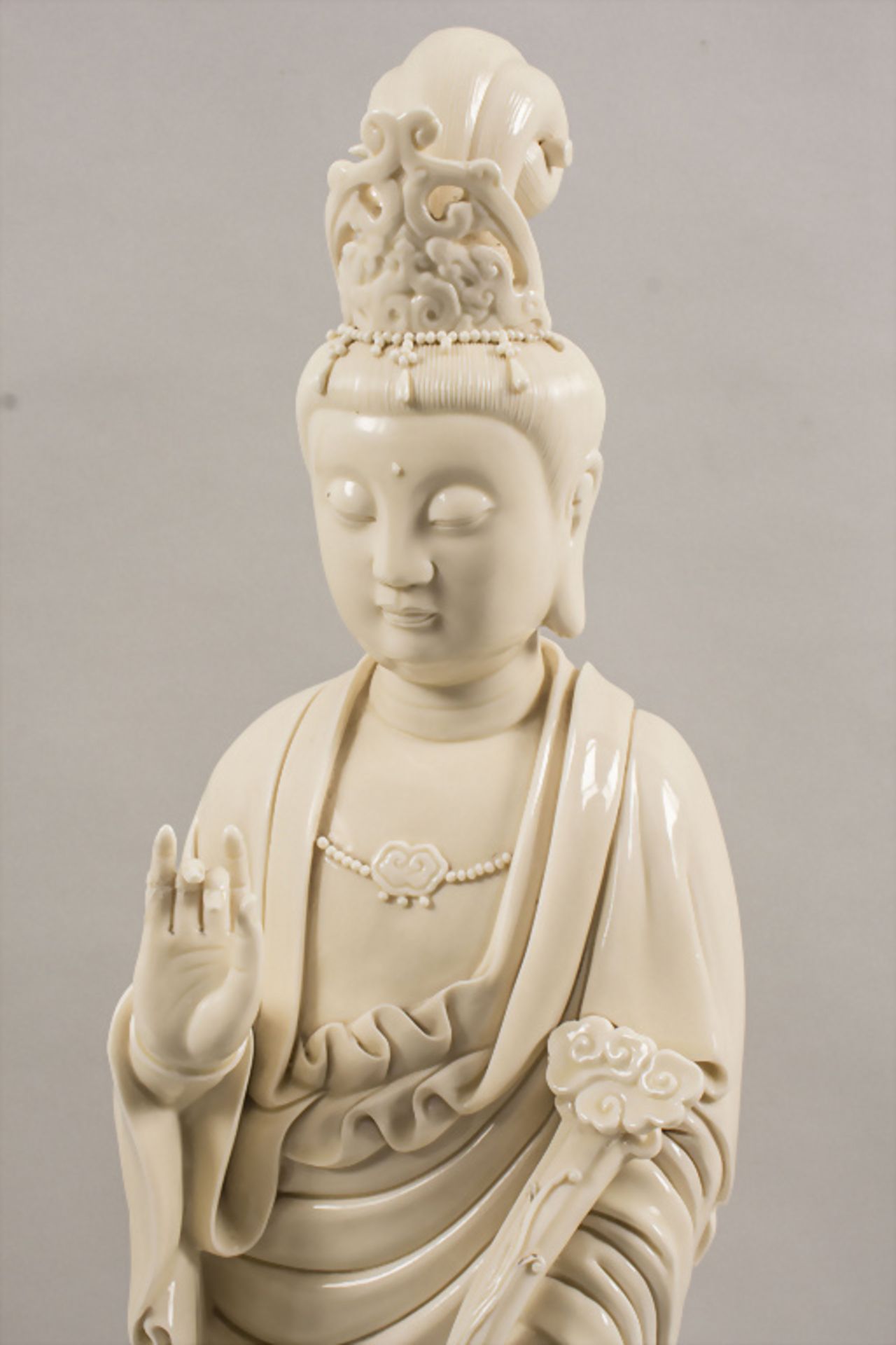 Songzi Blanc de Chine Guanyin, 20. Jh. - Bild 3 aus 9