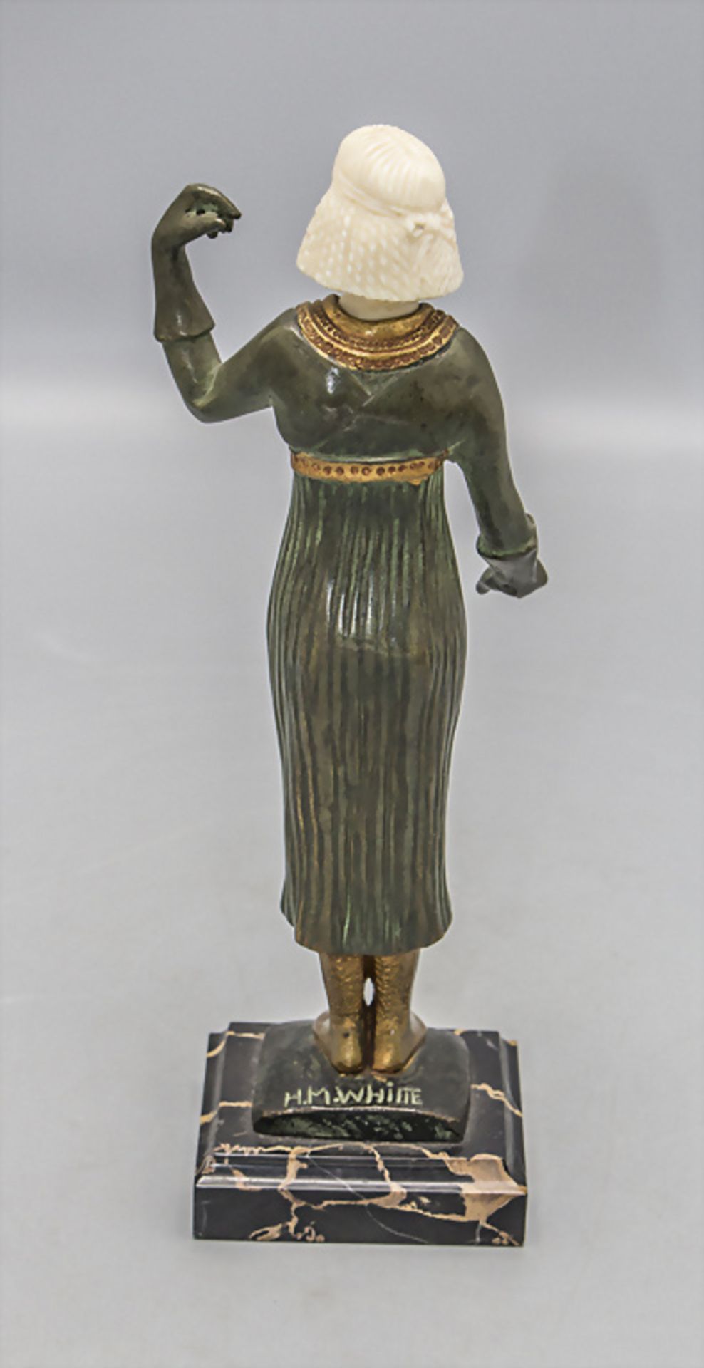 Art Déco Figur 'Pharaonin' / An Art Deco bronze of a female Pharaoh, um 1920 - Image 2 of 5