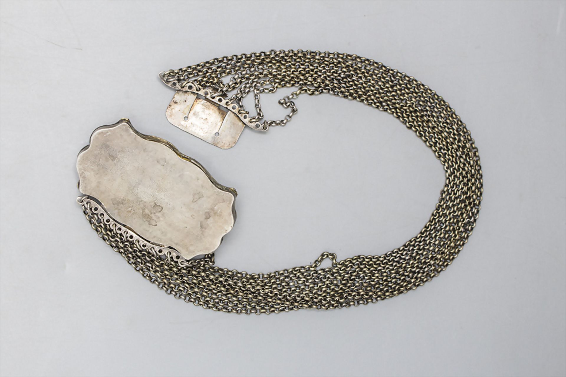 9-reihiges Kropfband mit Zierschließe / A silver necklace, wohl Siebenbürgen, Ende 19. Jh. - Bild 3 aus 3