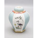 Frühe hexagonale Teedose mit Kakiemondekor / An early tea caddy with Kakiemon flowers, ...