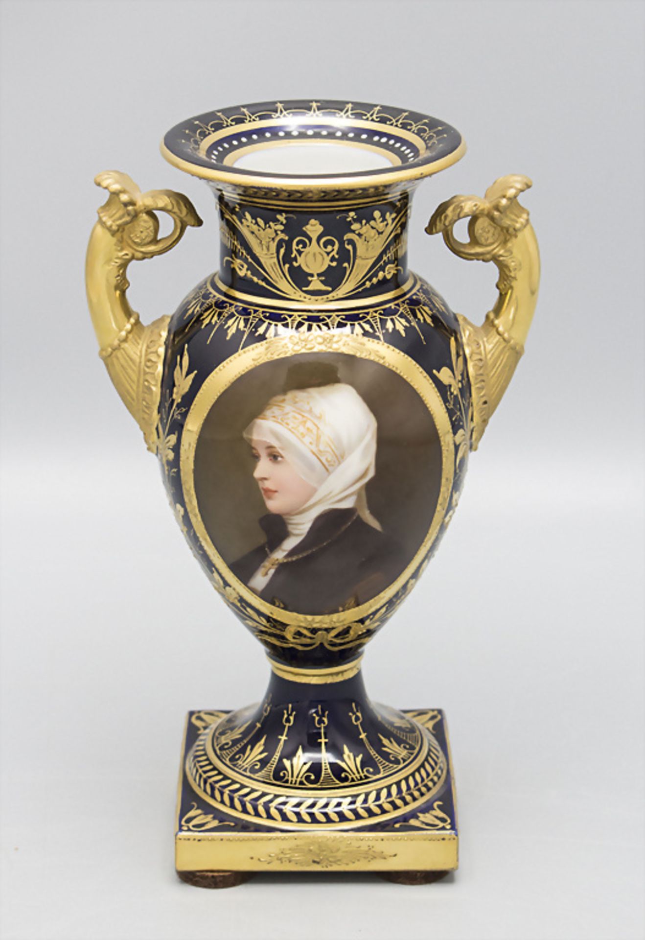 Prächtige Prunkvase mit Wiener Malerei 'Die Patrizierin' / A splendid vase with Vienna style ... - Bild 2 aus 6