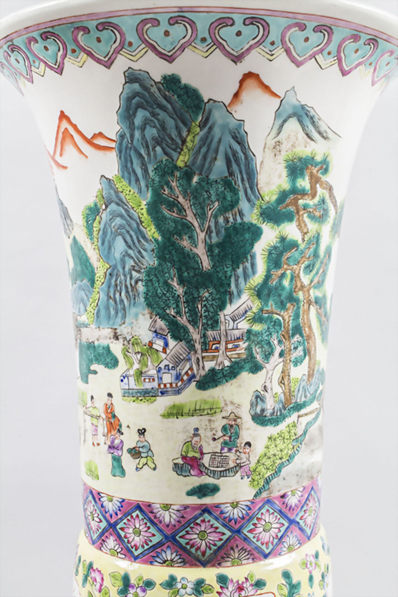 Große Gu Bodenvase / A large Gu vase, wohl Qing-Periode, China - Image 3 of 10