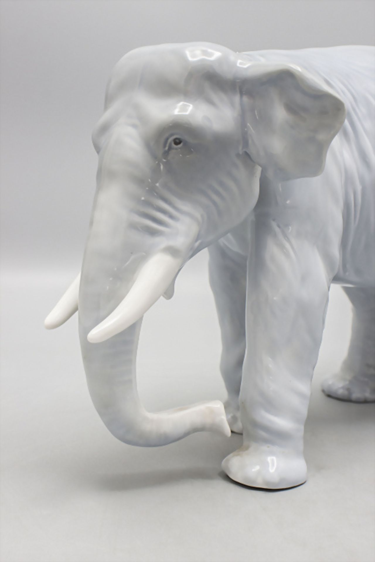 Tierfigur 'Asiatischer Elefant'' / A procelain animal figure of an Asian elephant, E. Pfeffer, ... - Image 6 of 8