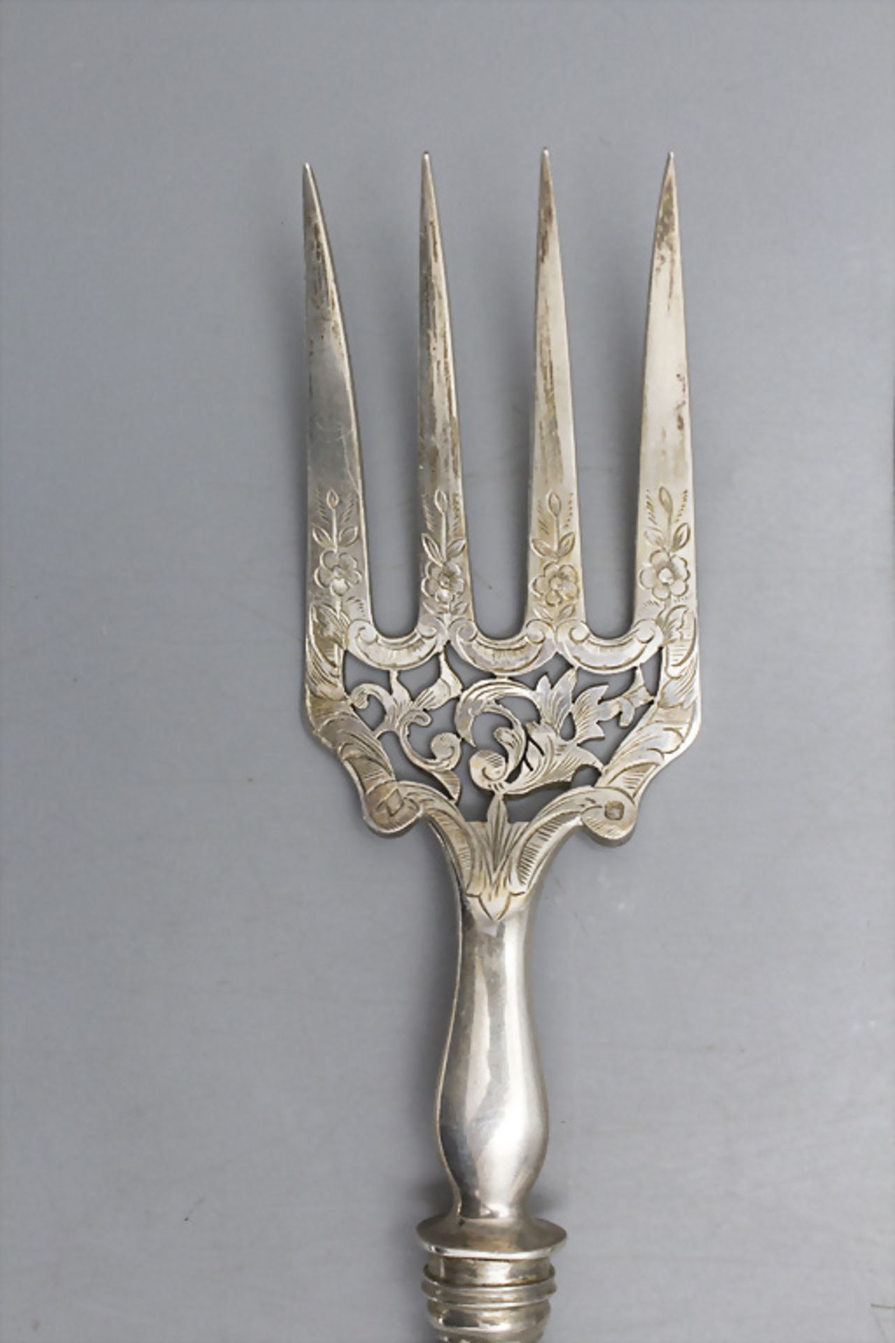 Fisch-Vorlegebesteck / A silver fish serving cutlery, Hènin & Cie., Paris, nach 1896 - Bild 2 aus 5