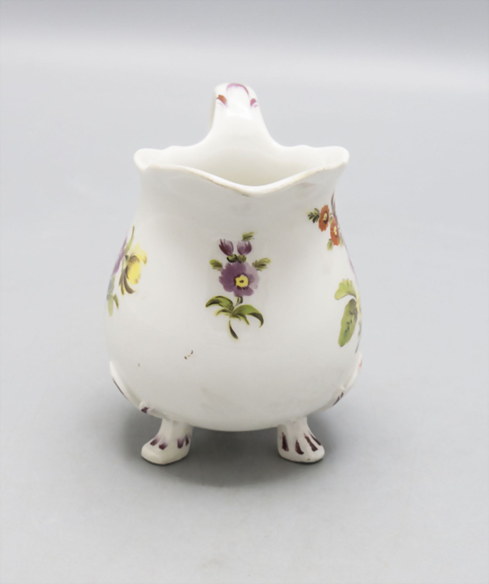 Milchkännchen mit Blumenmalerei / A milk jug with flowers, Wien, Ende 18. Jh. - Bild 2 aus 5