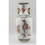 Große Porzellanvase mit daoistischen Szenen / A large porcelain vase with Daoist scenes, ...