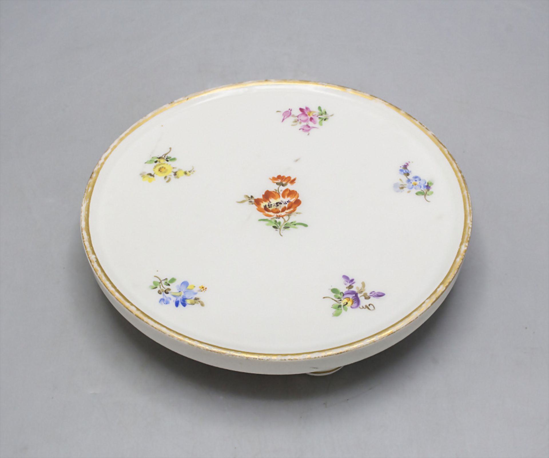 Untersetzer mit Streublumen / A coaster with flowers, Meissen, wohl Mitte 19. Jh.