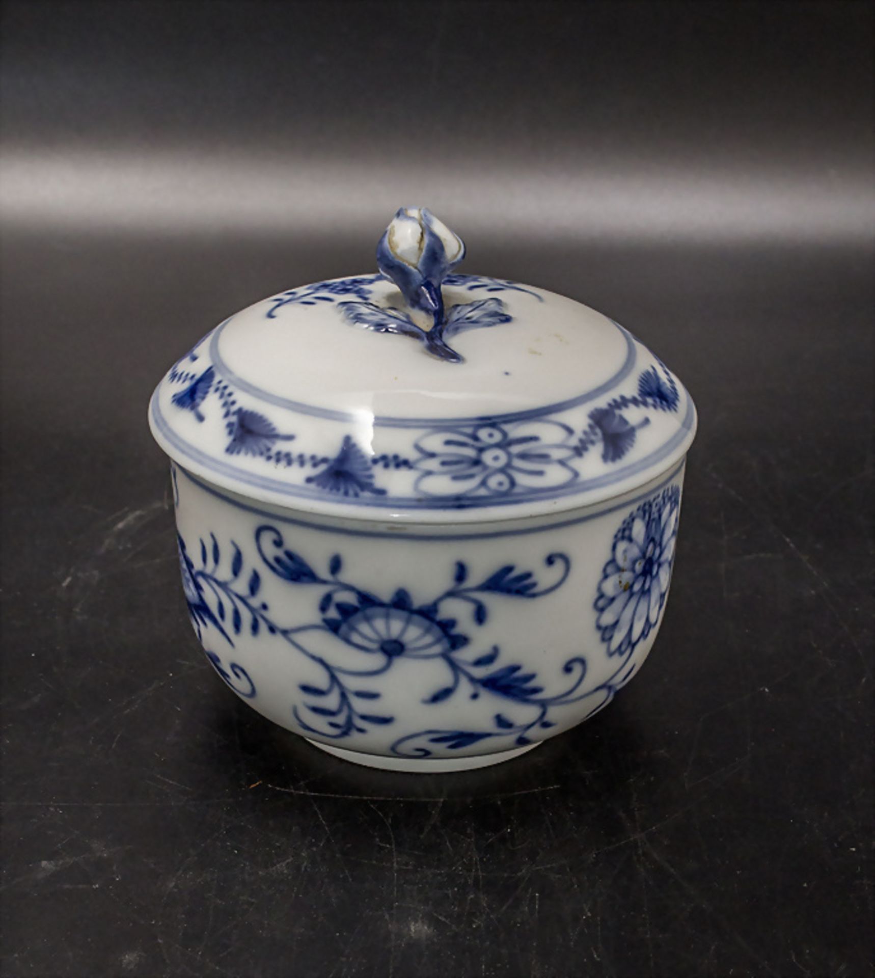 Zuckerdose mit Zwiebelmuster / A lidded sugar bowl with Onion pattern, Meissen, um 1860 - Image 2 of 5