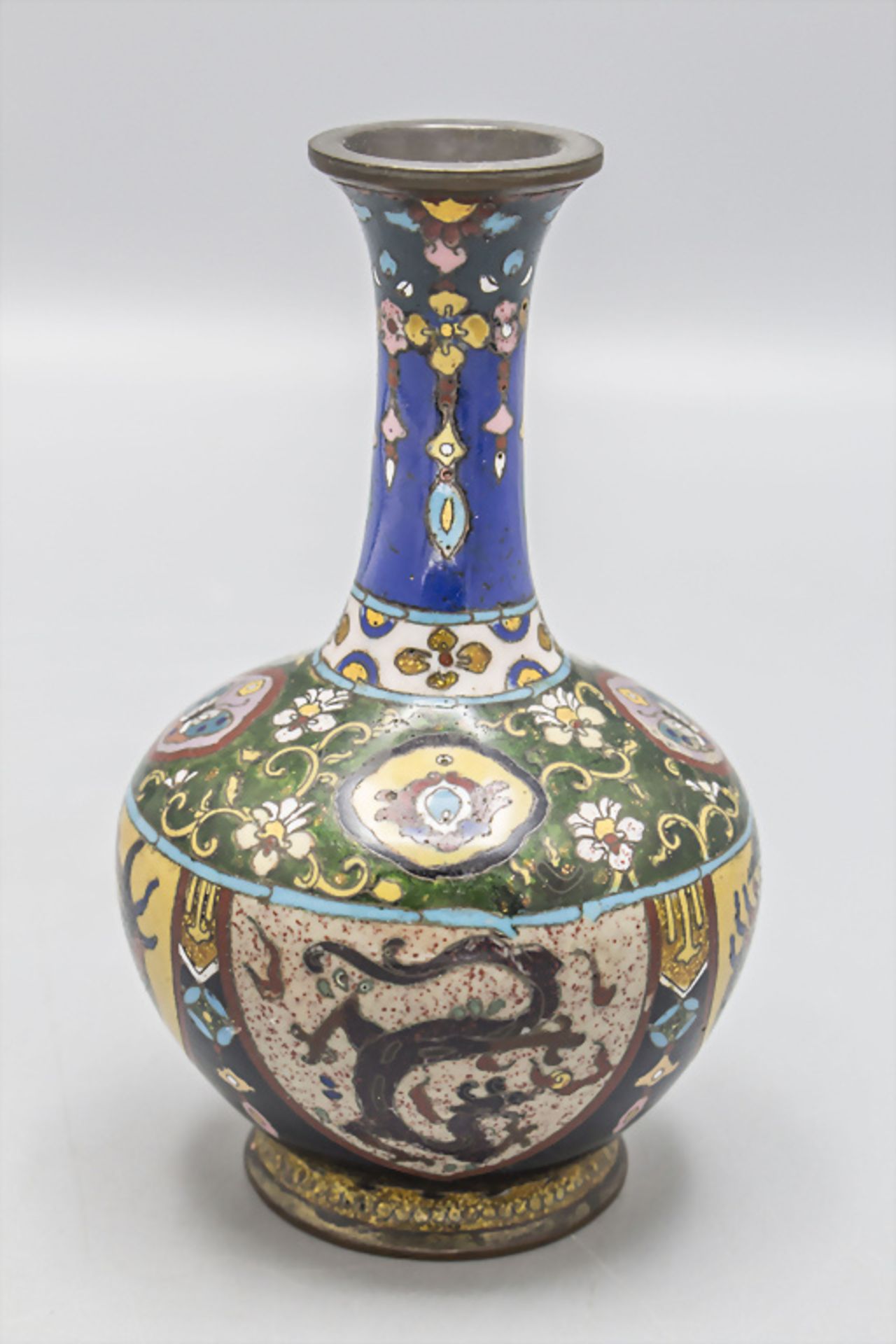 Kleine Cloisonné-Vase / A small cloisonné vase, 19./20. Jh. - Bild 2 aus 5