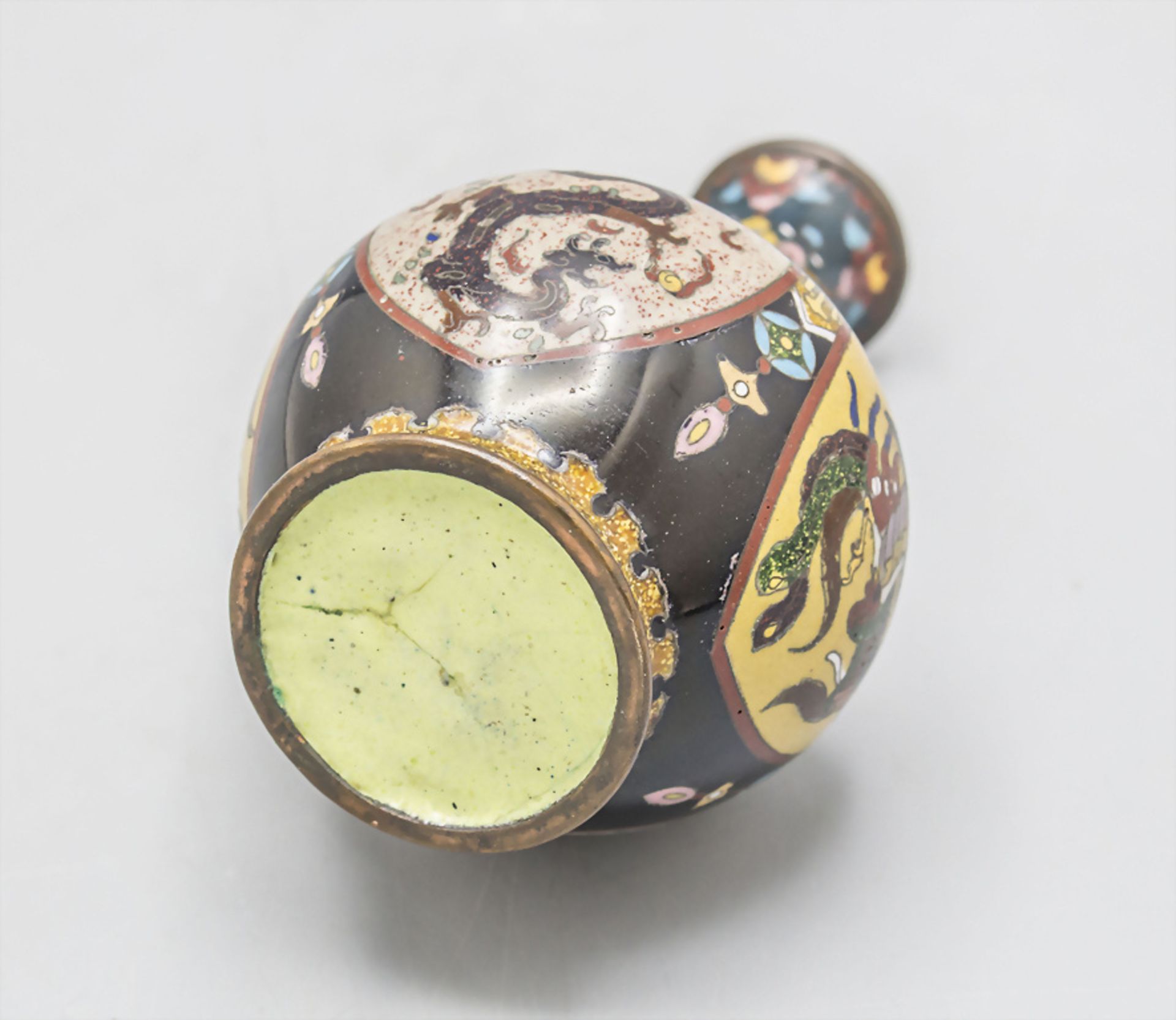 Kleine Cloisonné-Vase / A small cloisonné vase, 19./20. Jh. - Image 5 of 5