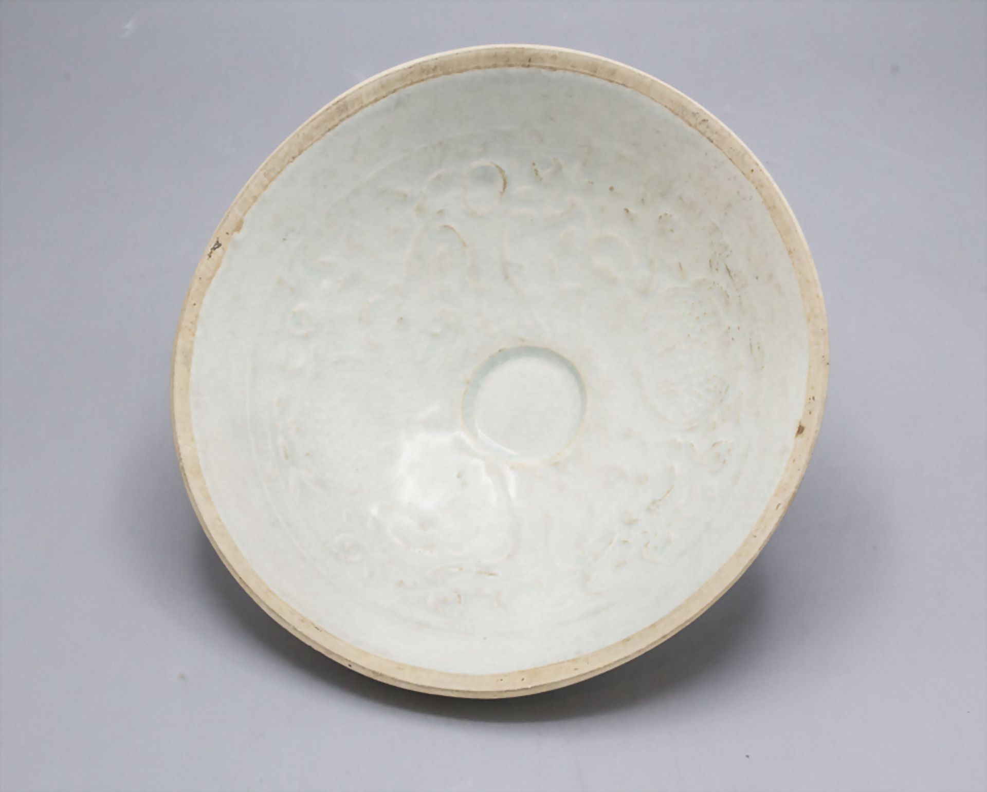 Kumme / A porcelain bowl, China, Yuan/Song-Dynastie, wohl 12./13. Jh. - Bild 2 aus 5