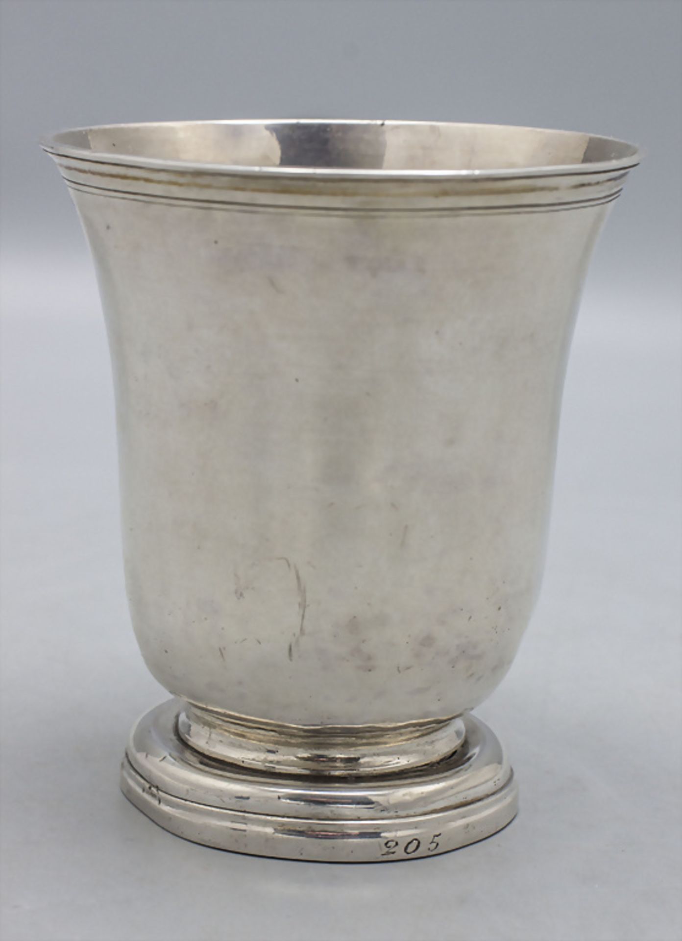 Regimentsbecher Nr. 205 / A regimental silver beaker, Orléans, um 1775 - Image 2 of 5