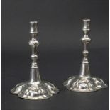 Paar Barock Kerzenleuchter / A pair of Baroque silver candlesticks, Johannes Conrad, ...