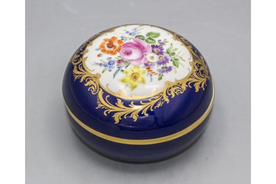 Deckeldose 'Amsterdamer Art' / A lidded box with a flower bouquet, Meissen, Mitte 20. Jh. - Bild 2 aus 5