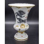 Sockelvase mit schwarzem Ming-Drachen / A based vase with Ming-dragon, Meissen, 20. Jh.
