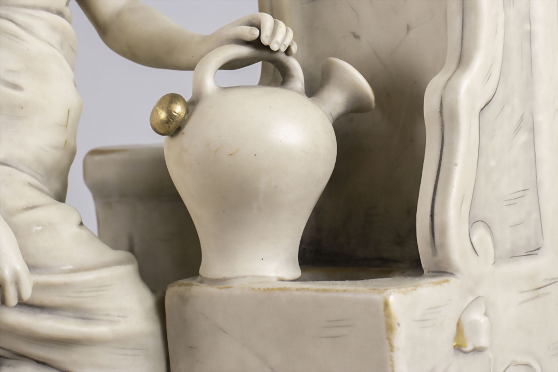 Jugendstil Porzellanskulptur 'Am Brunnen' / An Art Nouveau porcelain sculpture 'At the ... - Bild 8 aus 8