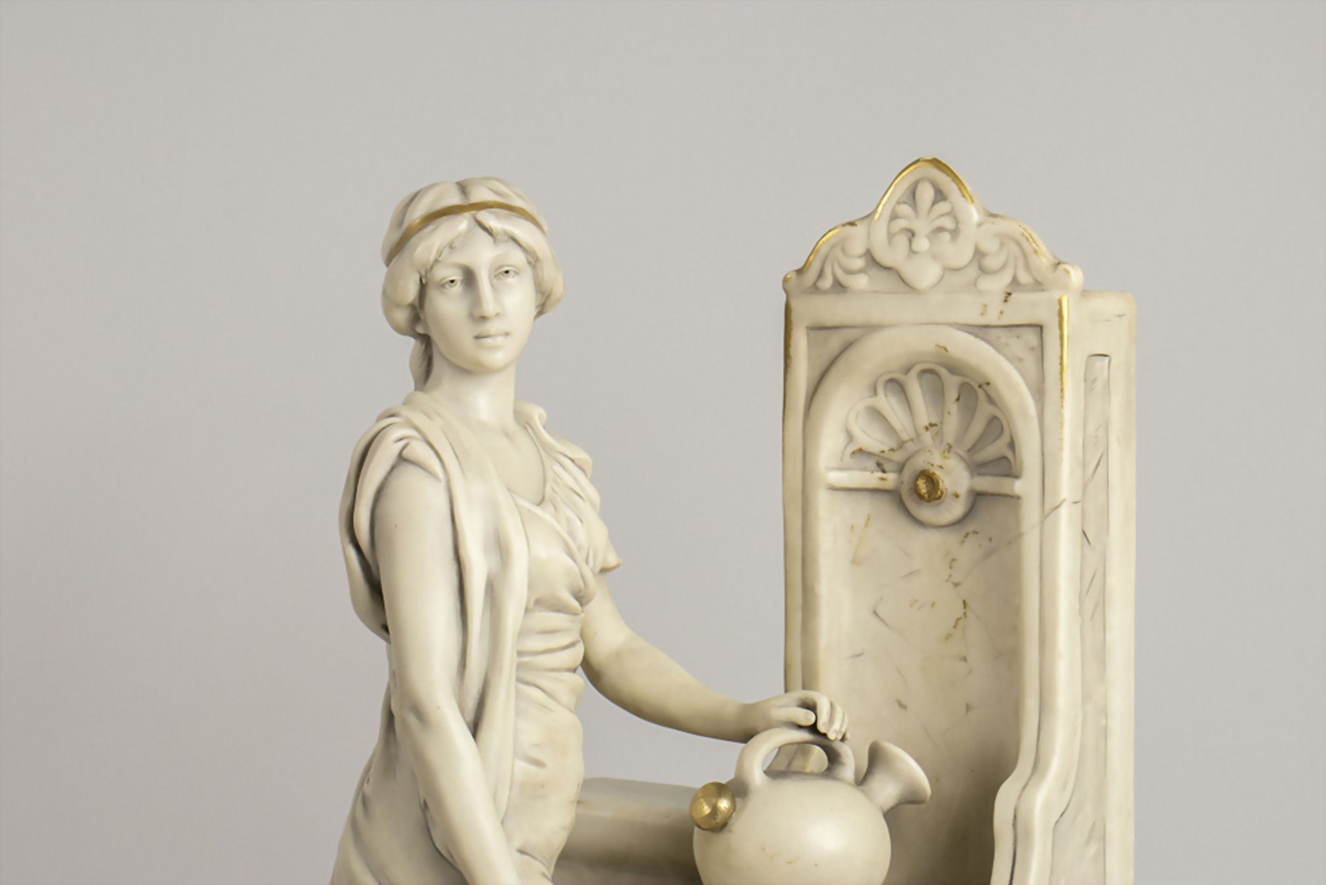 Jugendstil Porzellanskulptur 'Am Brunnen' / An Art Nouveau porcelain sculpture 'At the ... - Bild 2 aus 8