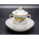 Trembleuse 'Gelbe Rose' mit UT / A porcelain chocolat cup and saucer, Meissen, 20. Jh.