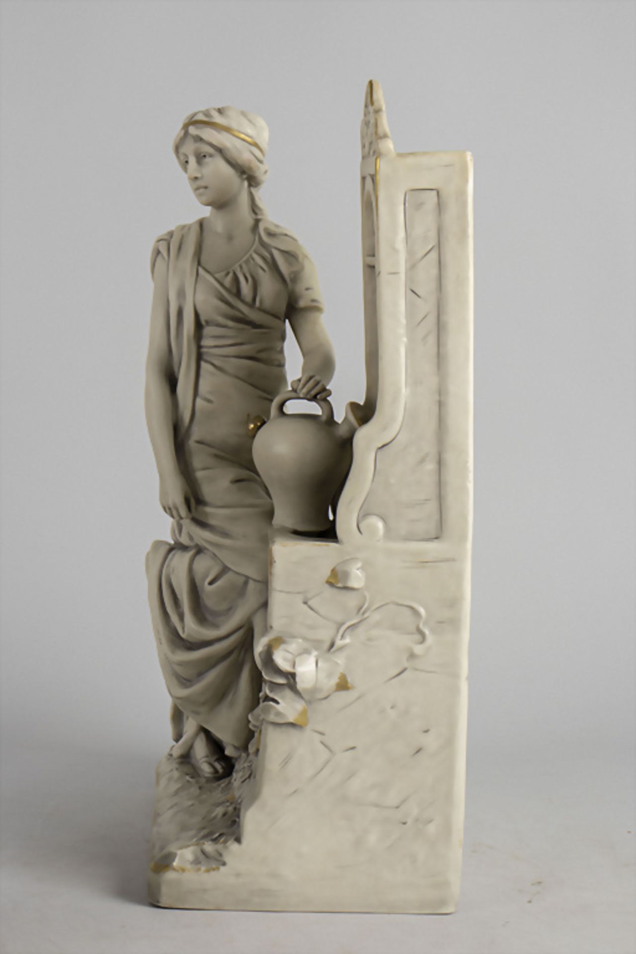 Jugendstil Porzellanskulptur 'Am Brunnen' / An Art Nouveau porcelain sculpture 'At the ... - Bild 4 aus 8