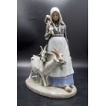 Porzellanfigur 'Ziegenhirtin mit Ziegen' / A porcelain figure 'Goatherdess with goats', Royal ...