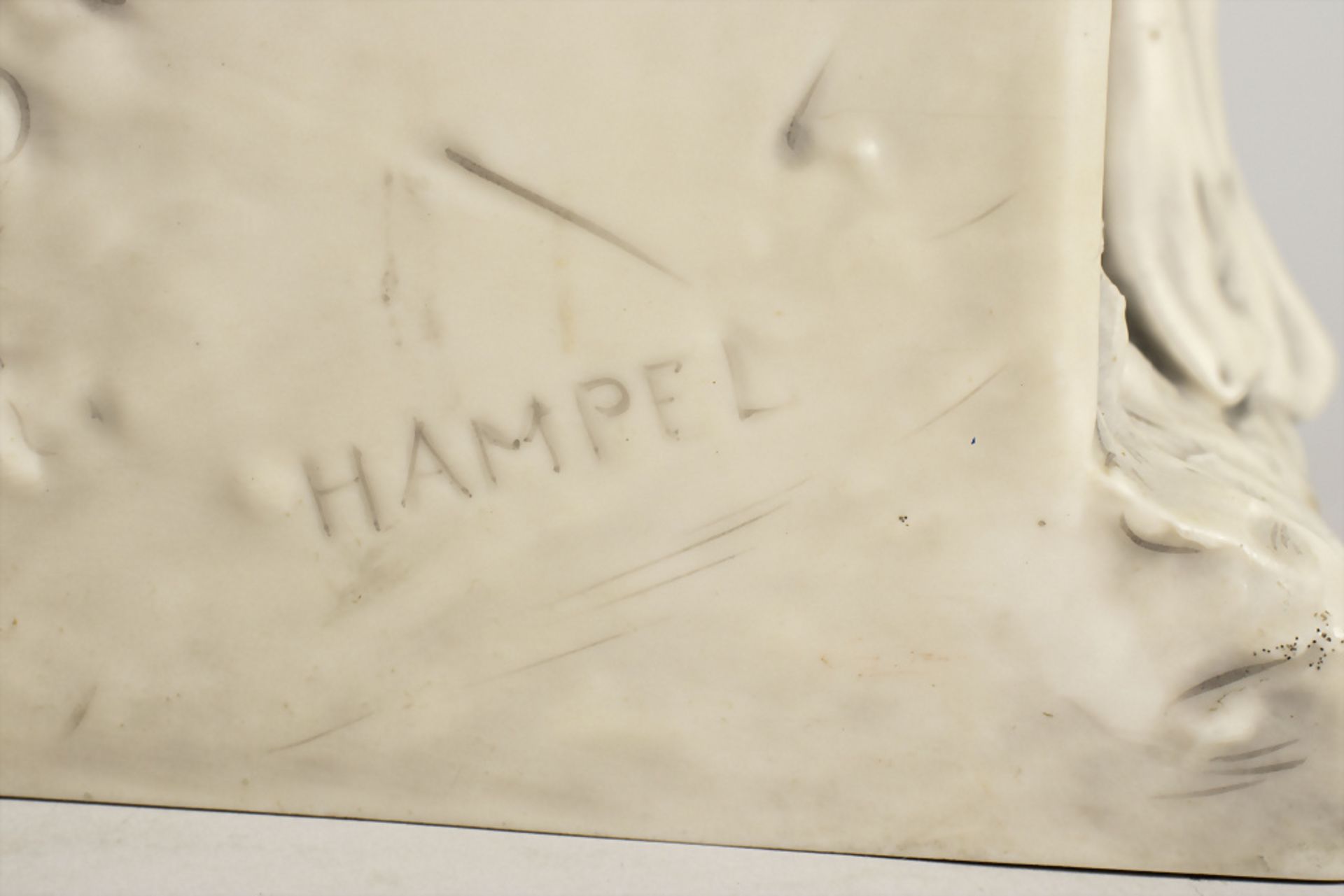 Jugendstil Porzellanskulptur 'Am Brunnen' / An Art Nouveau porcelain sculpture 'At the ... - Bild 7 aus 8