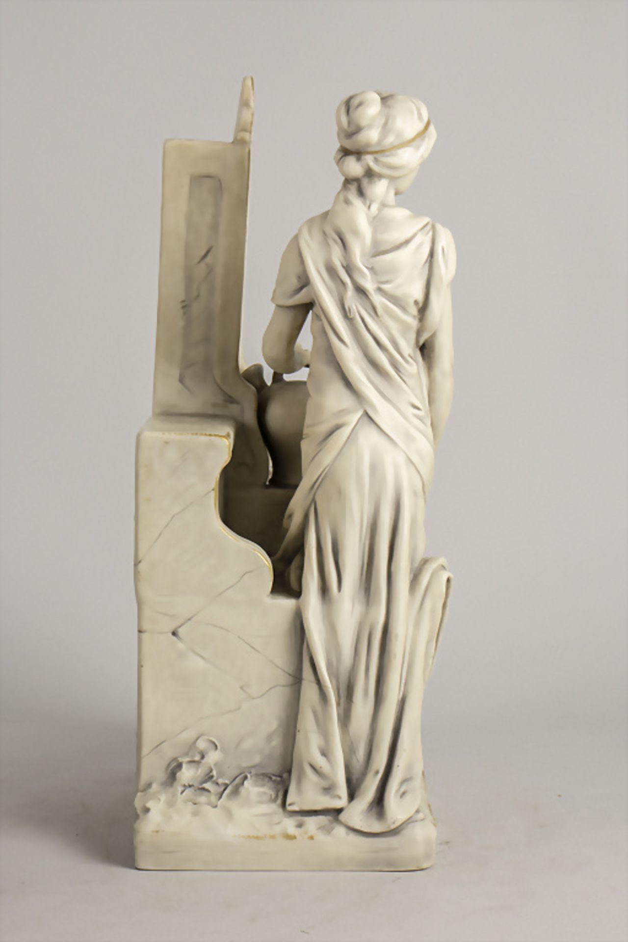 Jugendstil Porzellanskulptur 'Am Brunnen' / An Art Nouveau porcelain sculpture 'At the ... - Bild 6 aus 8