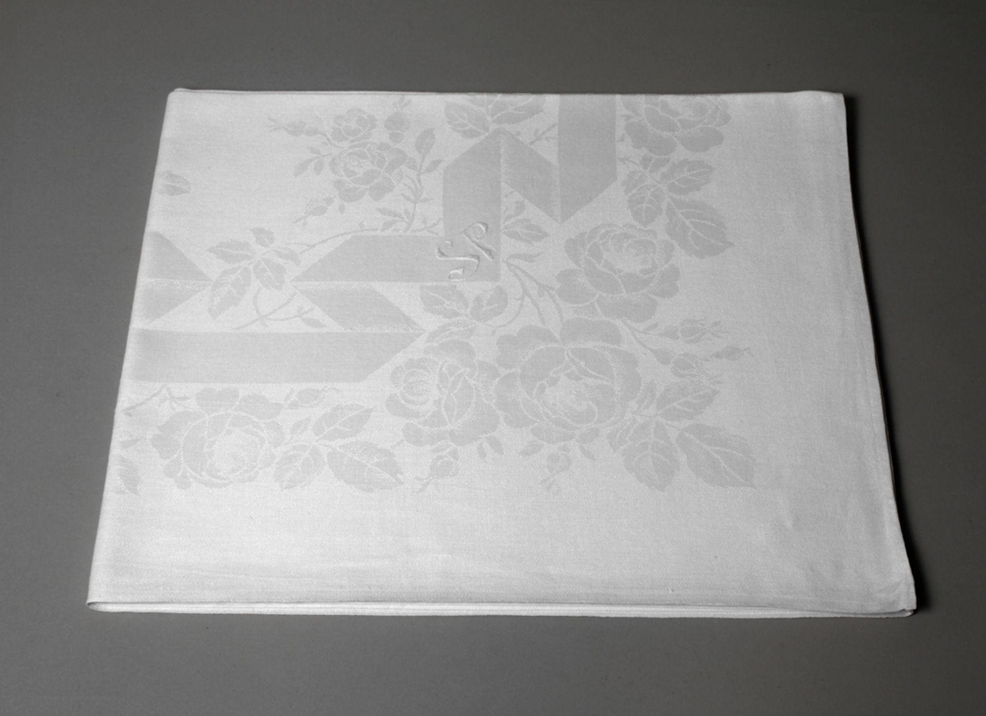 Tablecloth with ribbon decor