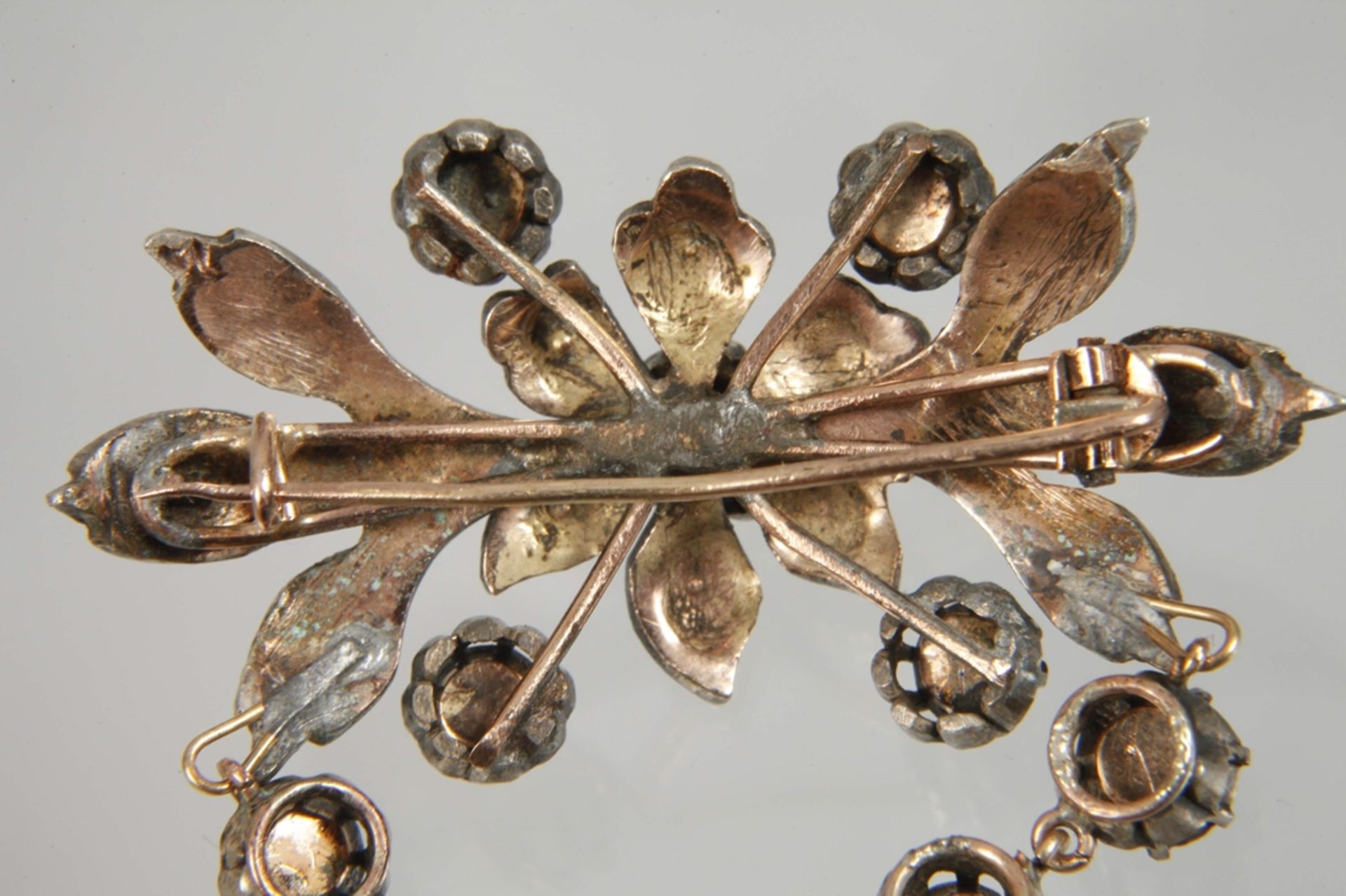 Brooch with diamond roses - Image 3 of 3