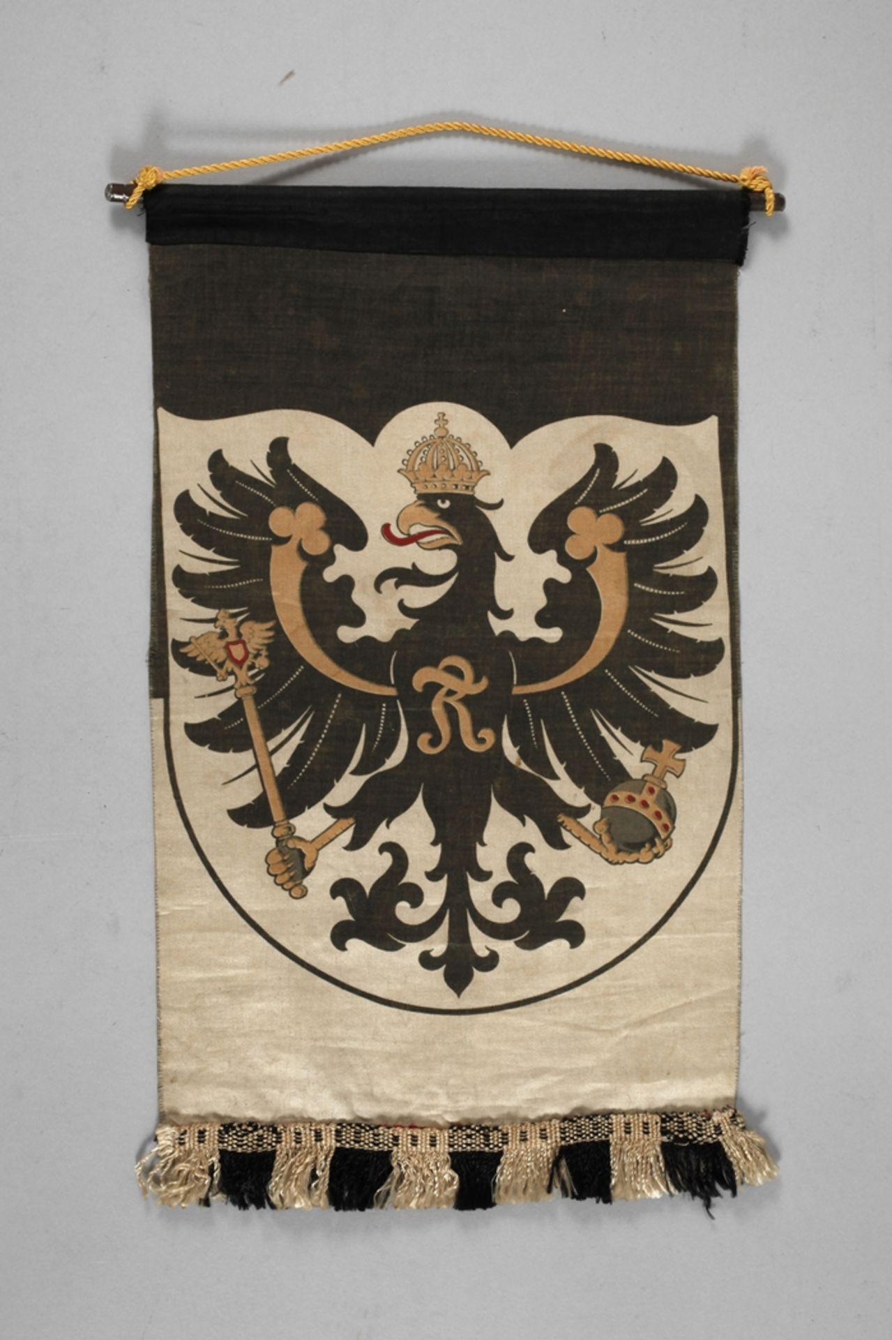 Empire table pennant