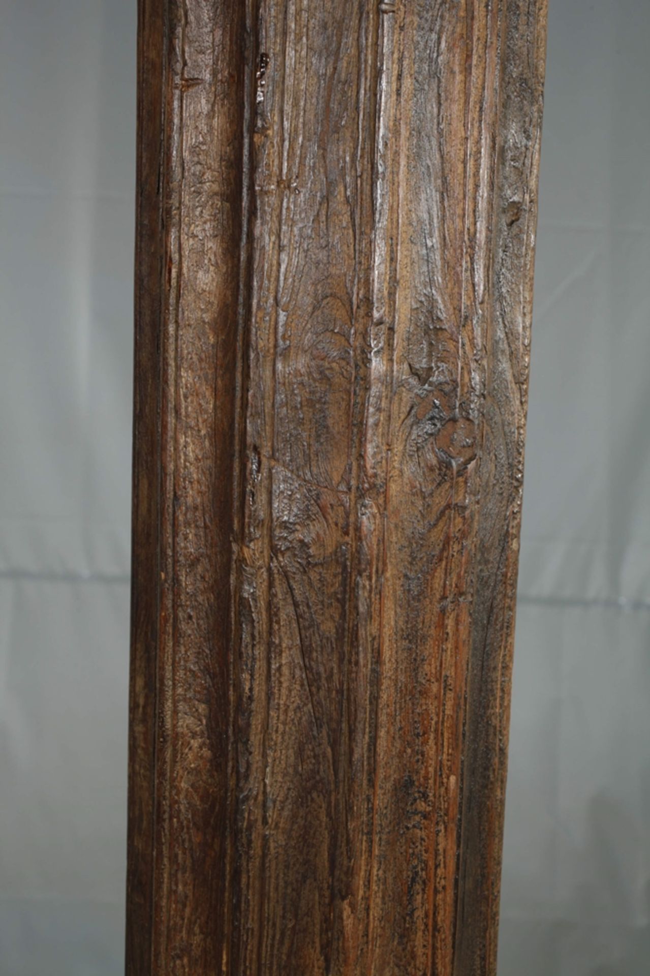 Pair of wooden columns  - Image 4 of 5