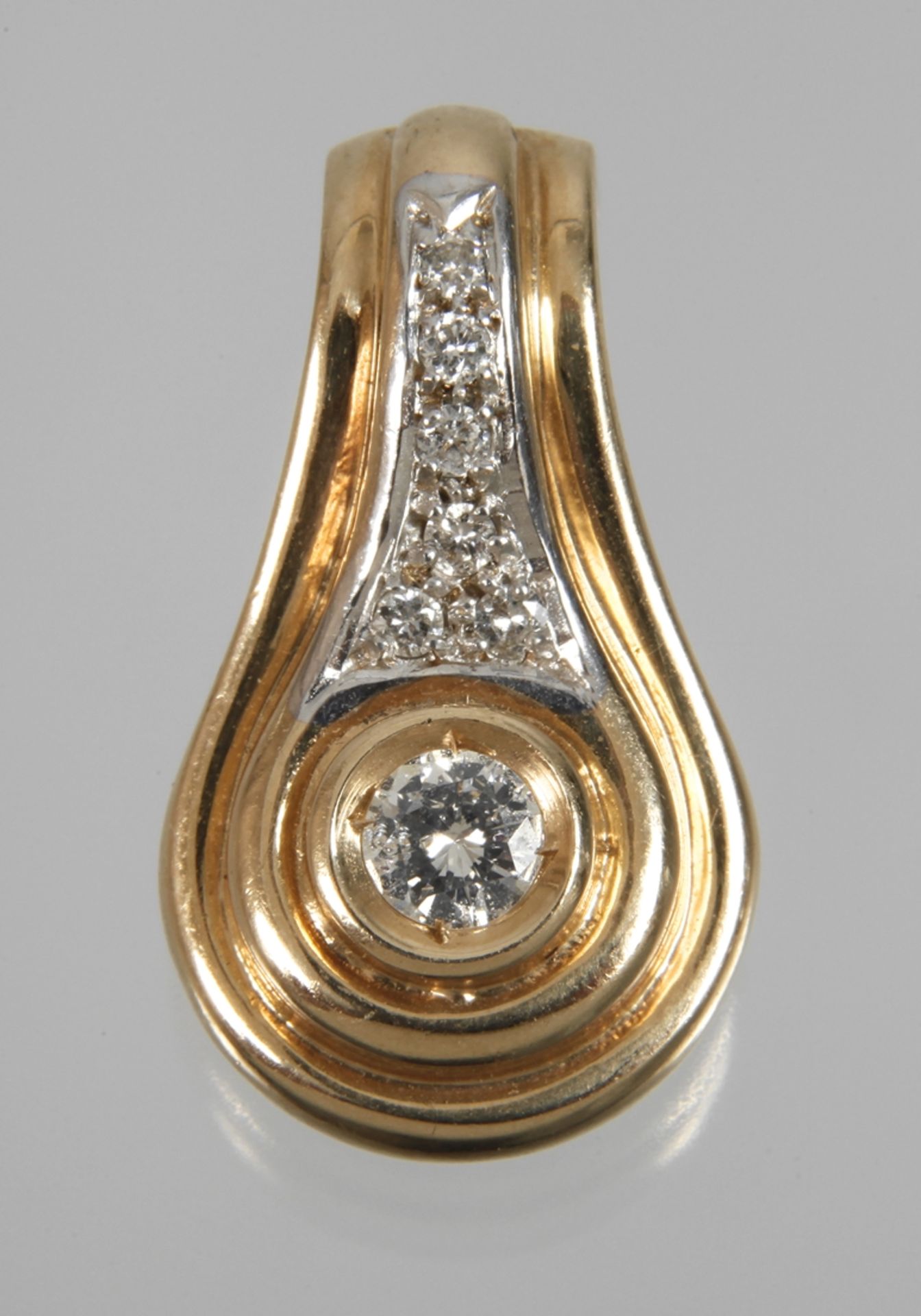 Clip pendant with brilliant-cut diamonds