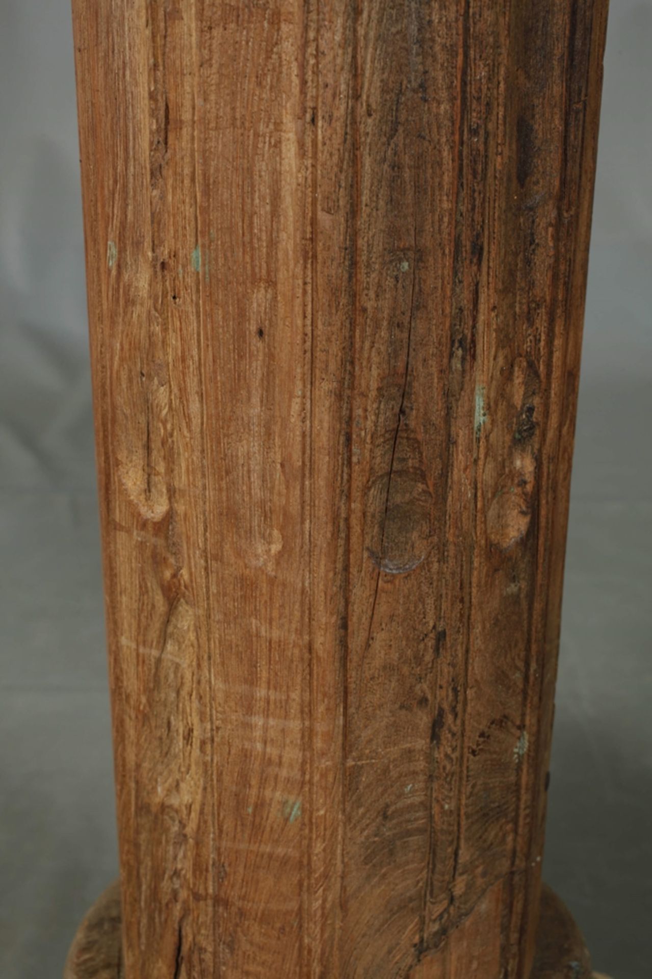 Pair of wooden columns  - Image 5 of 5