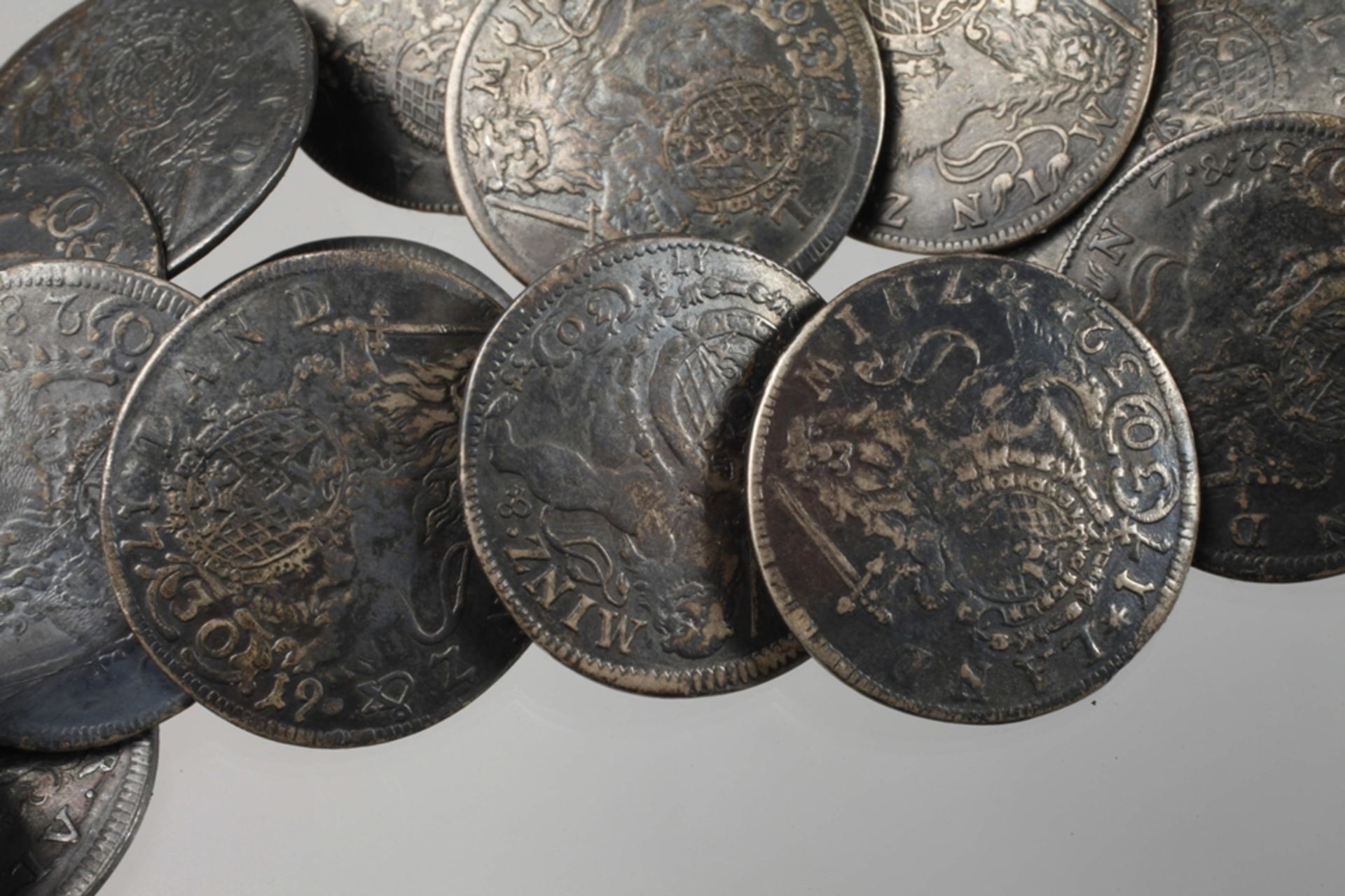 Convolute of historical coin buttons - Image 2 of 4