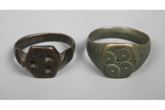 Two antique rings - Image 1 of 5