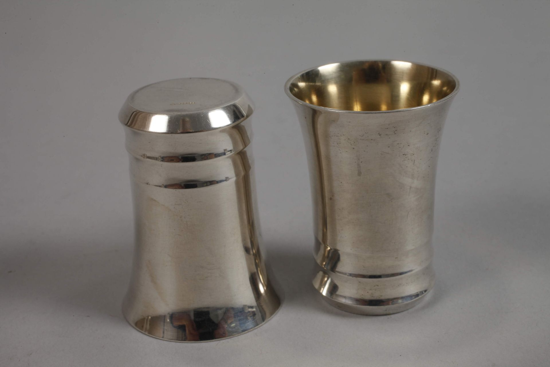 Silver convolute schnapps cup and tin - Image 4 of 6