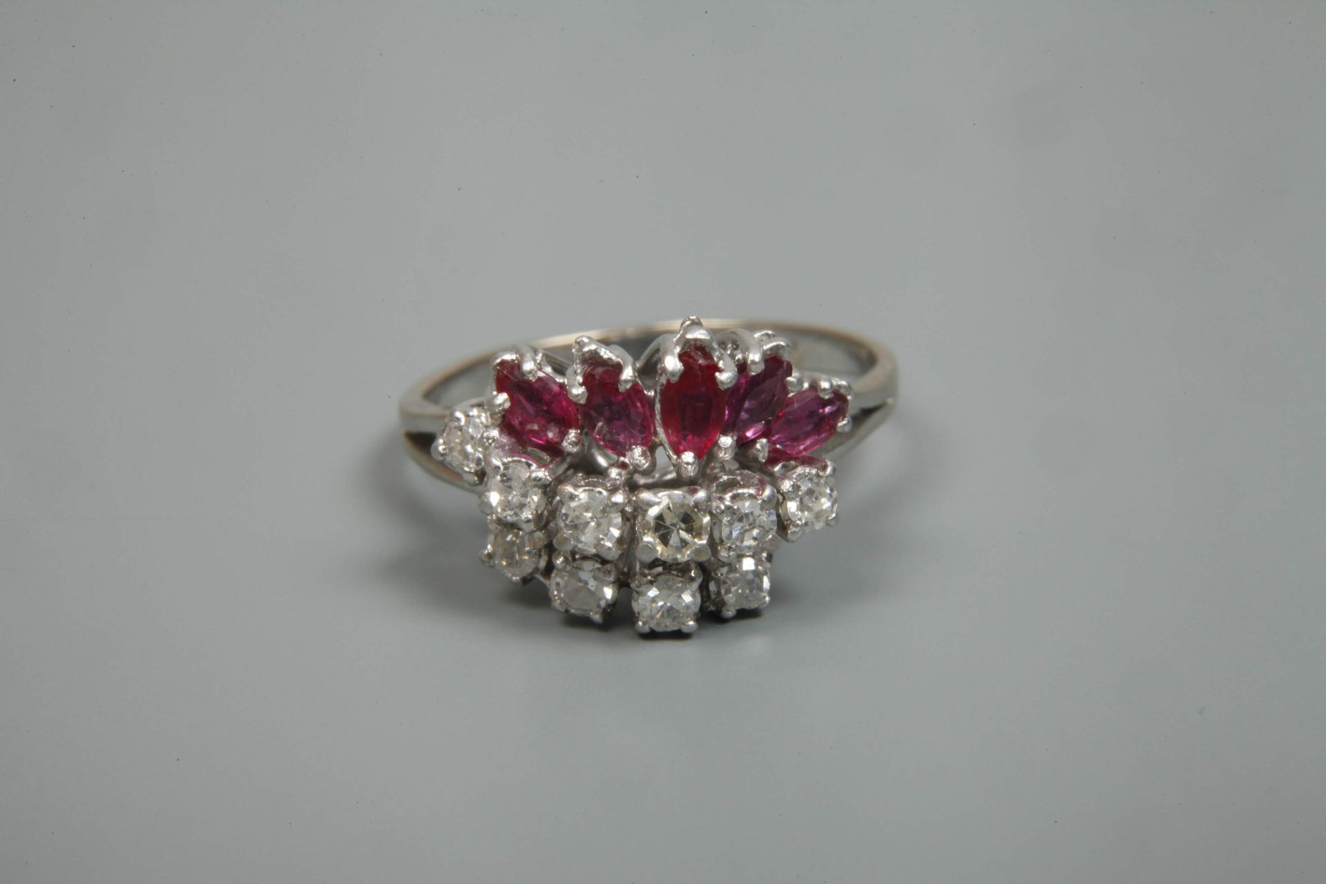 Lady's ring with rubies and brilliant-cut diamonds - Image 2 of 4