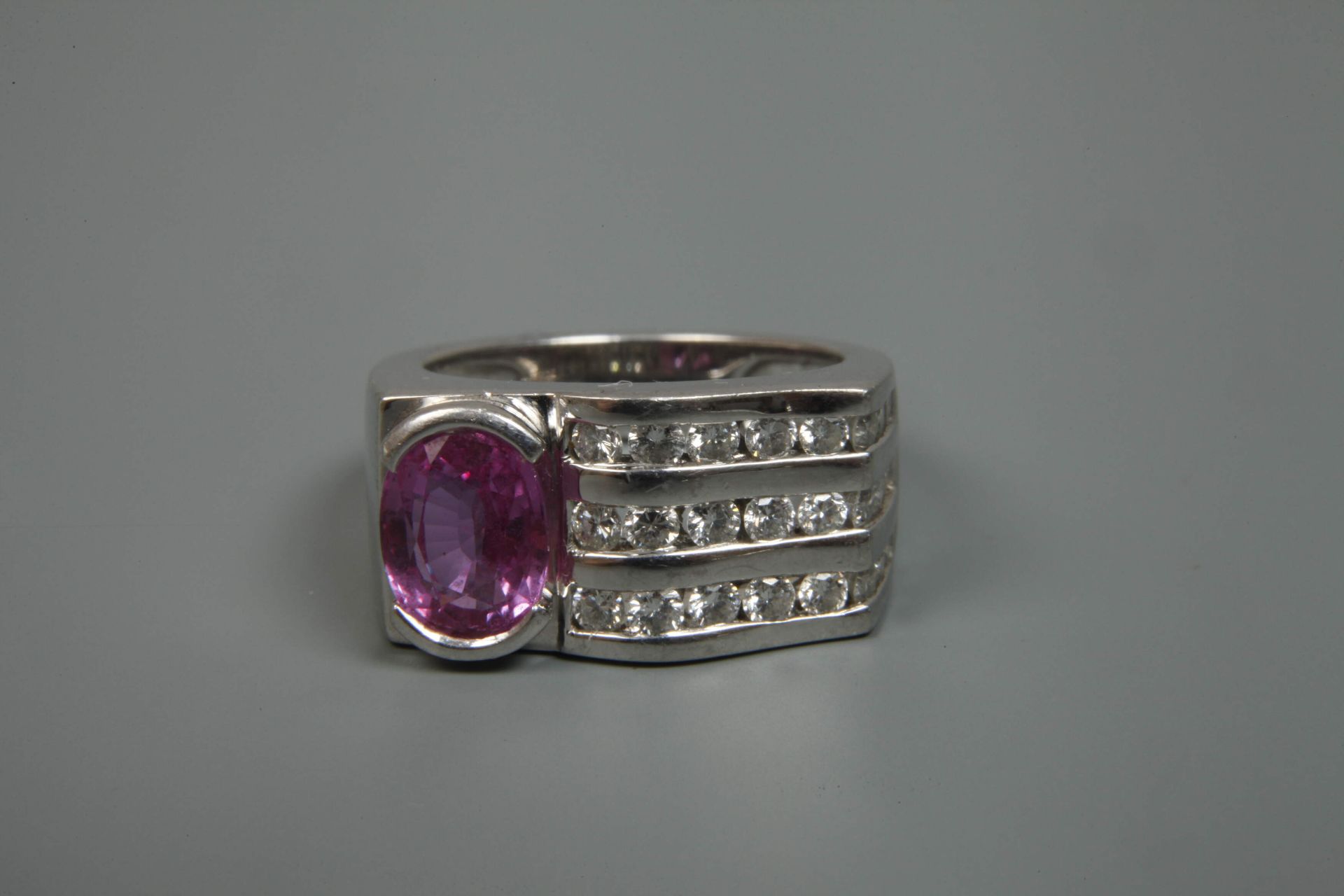Lady's ring with diamonds and sapphire - Image 2 of 3
