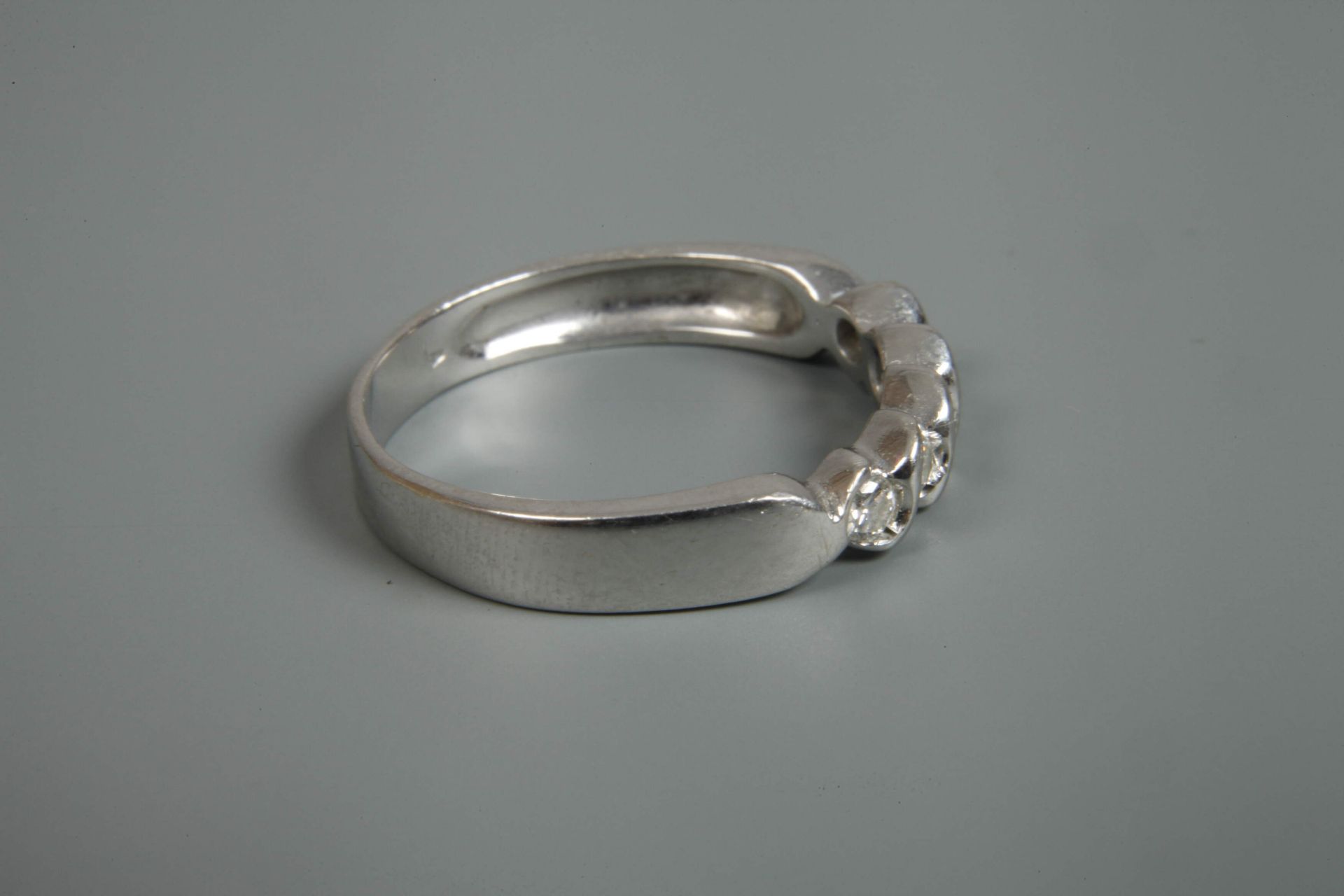 Lady's ring with diamonds - Image 2 of 2