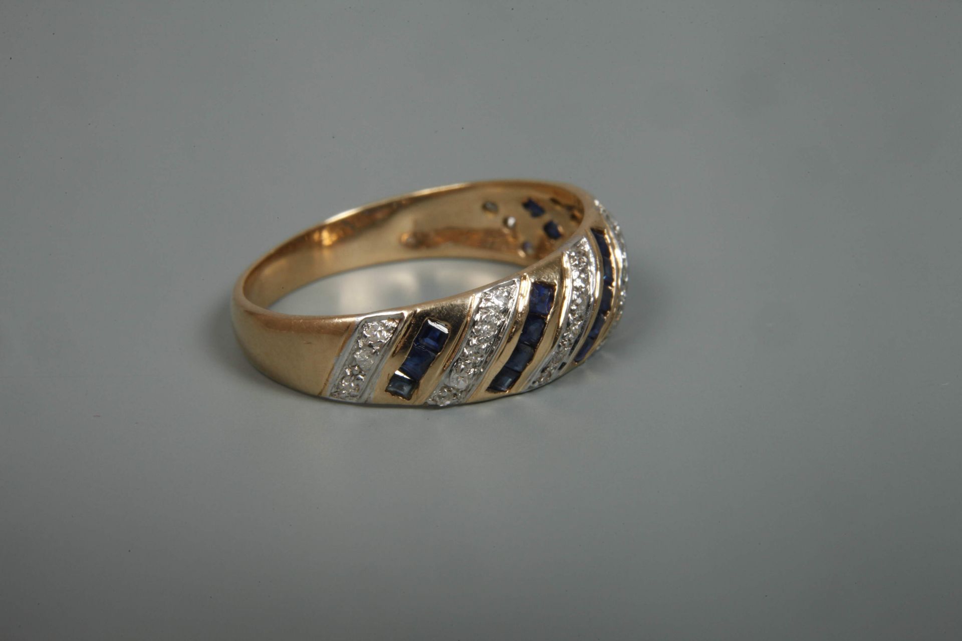 Lady's ring with sapphire and diamond - Image 2 of 3