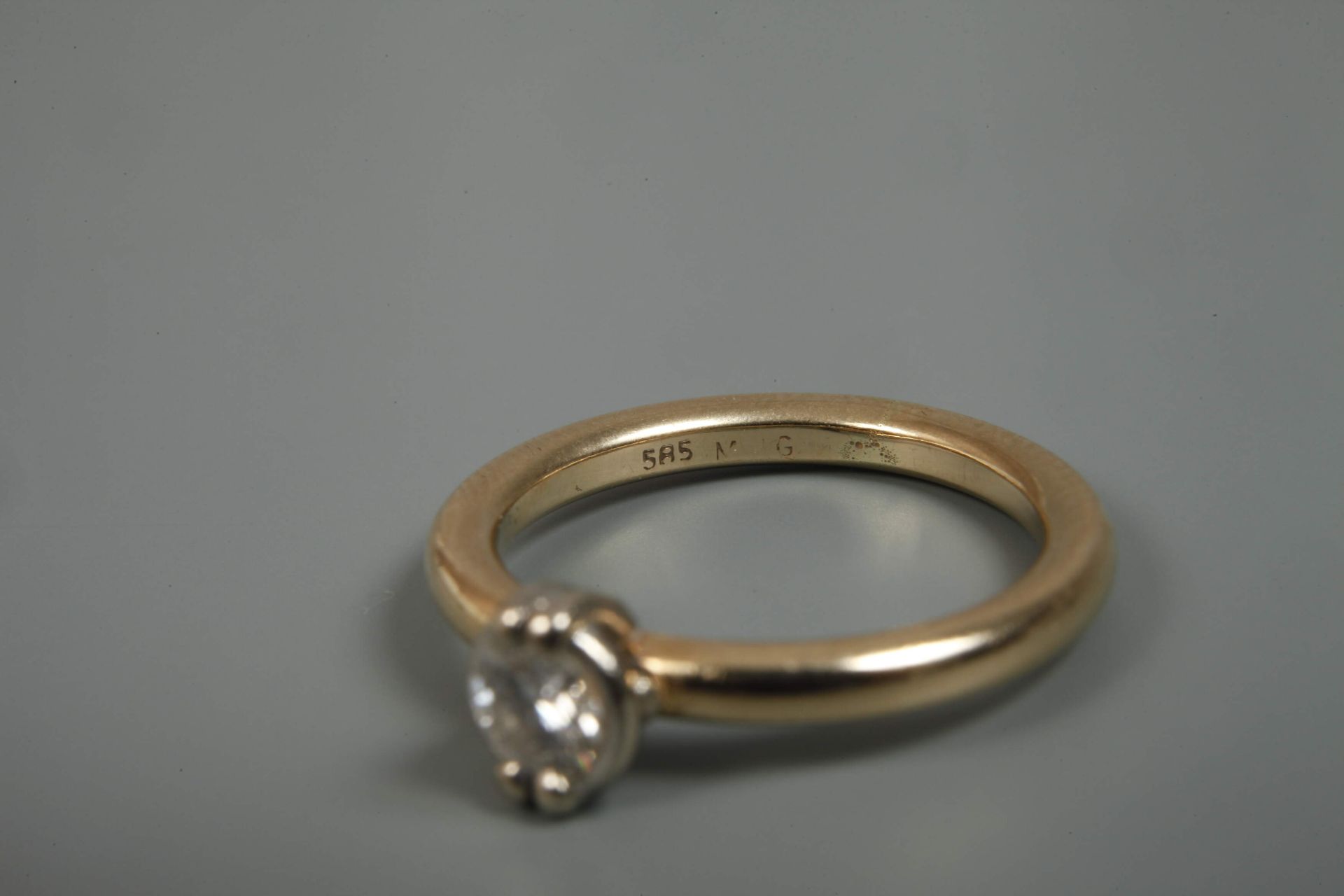 Lady's ring with brilliant-cut diamond  - Image 2 of 2