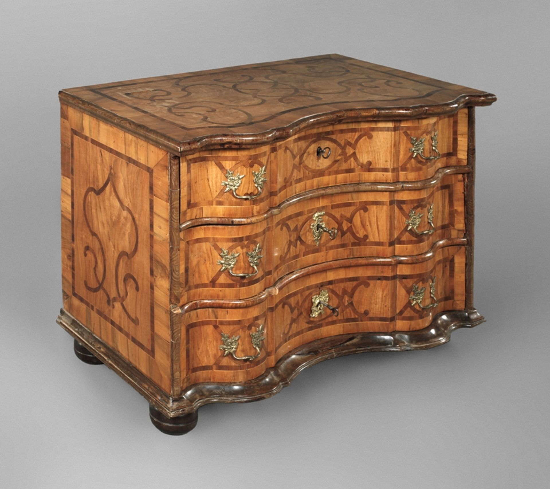 Small Baroque chest of drawers