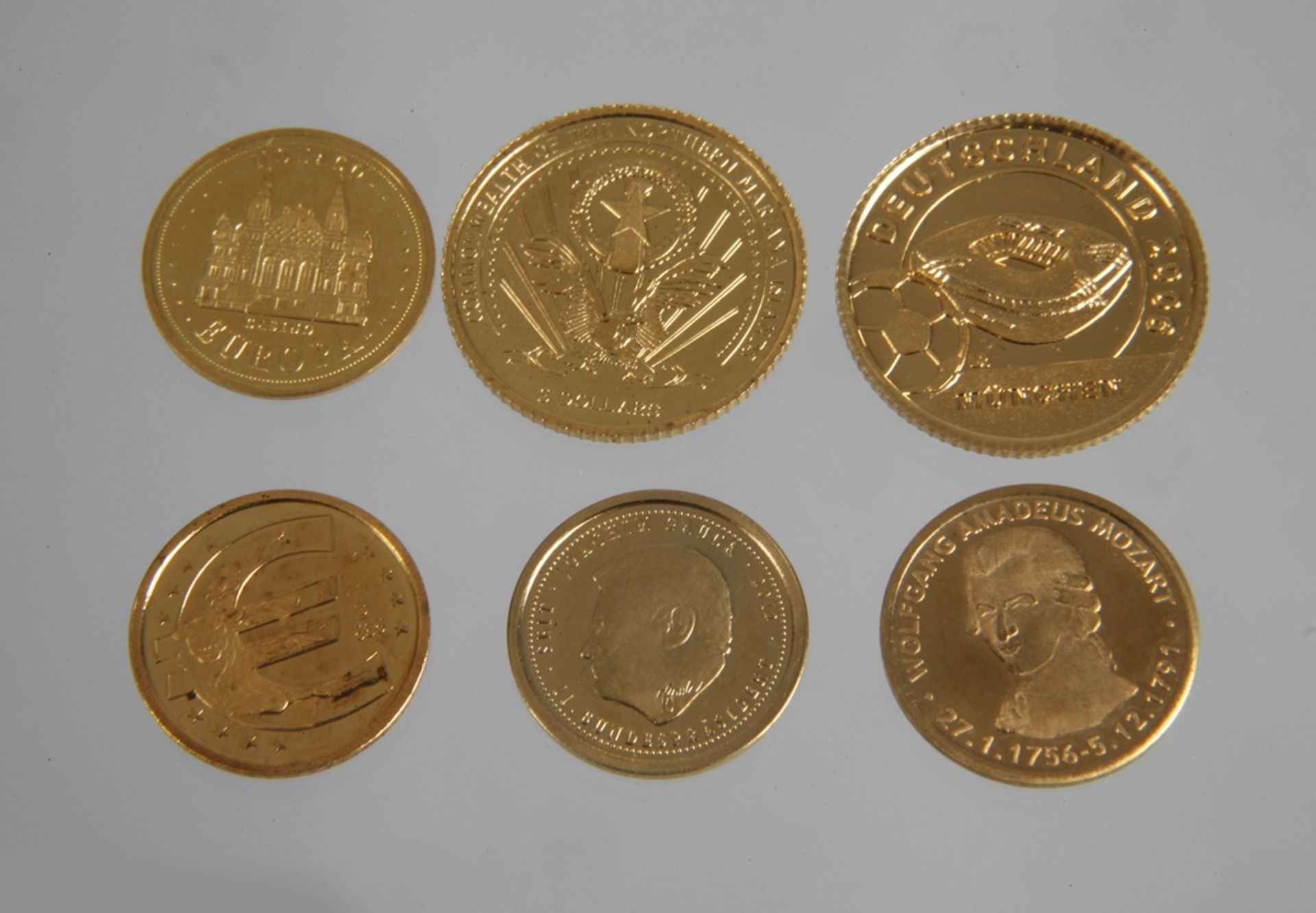 Six gold coins 585