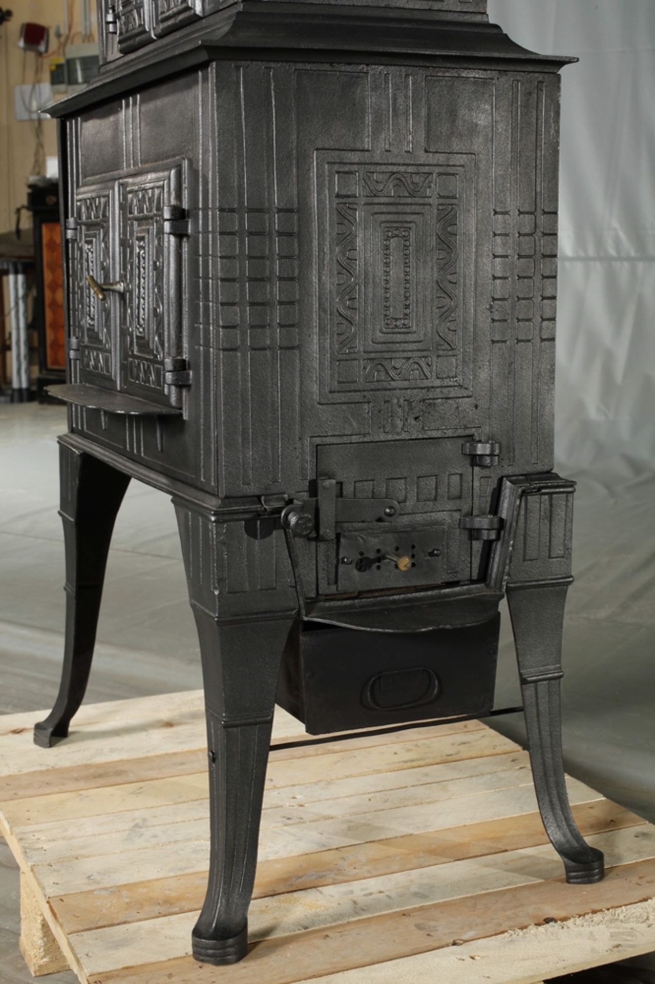 Cast iron stove - Image 4 of 10